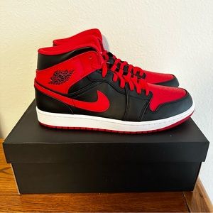 Nike Air Jordan 1 Mid Alternate Bred 2022 Men's Size 11.5 Black Fire Red NEW